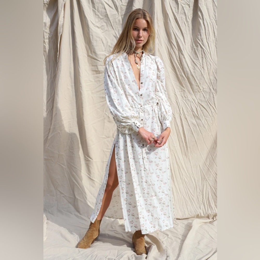 Jen’s Pirate Booty Voila Long-Sleeve, button up maxi dress. Size XS